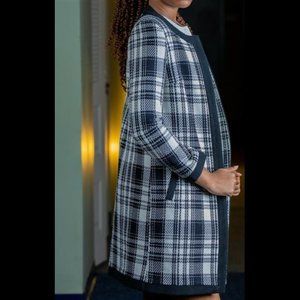 Women's black check knee length winter Coat in Sizes  36, 38 ,42 & 40. New